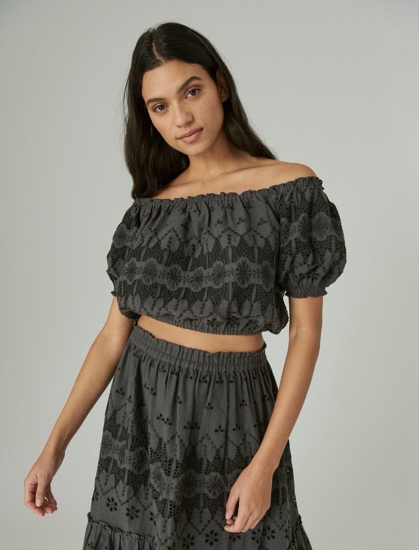 Lucky Brand Женский кружевной укороченный топ с открытыми плечами, цвет charcoal
Lucky Brand Женский кружевной укороченный топ с открытыми плечами, цвет charcoal