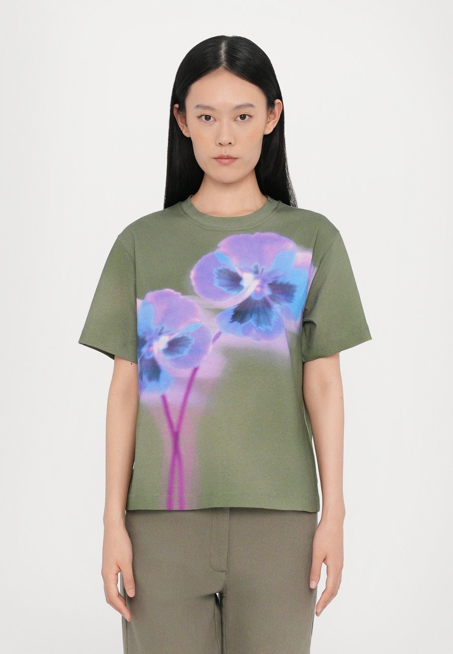 Футболка MAX&Co. VALOIS, Efeu/Multi-Coloured
Футболка MAX&Co. VALOIS, Efeu/Multi-Coloured