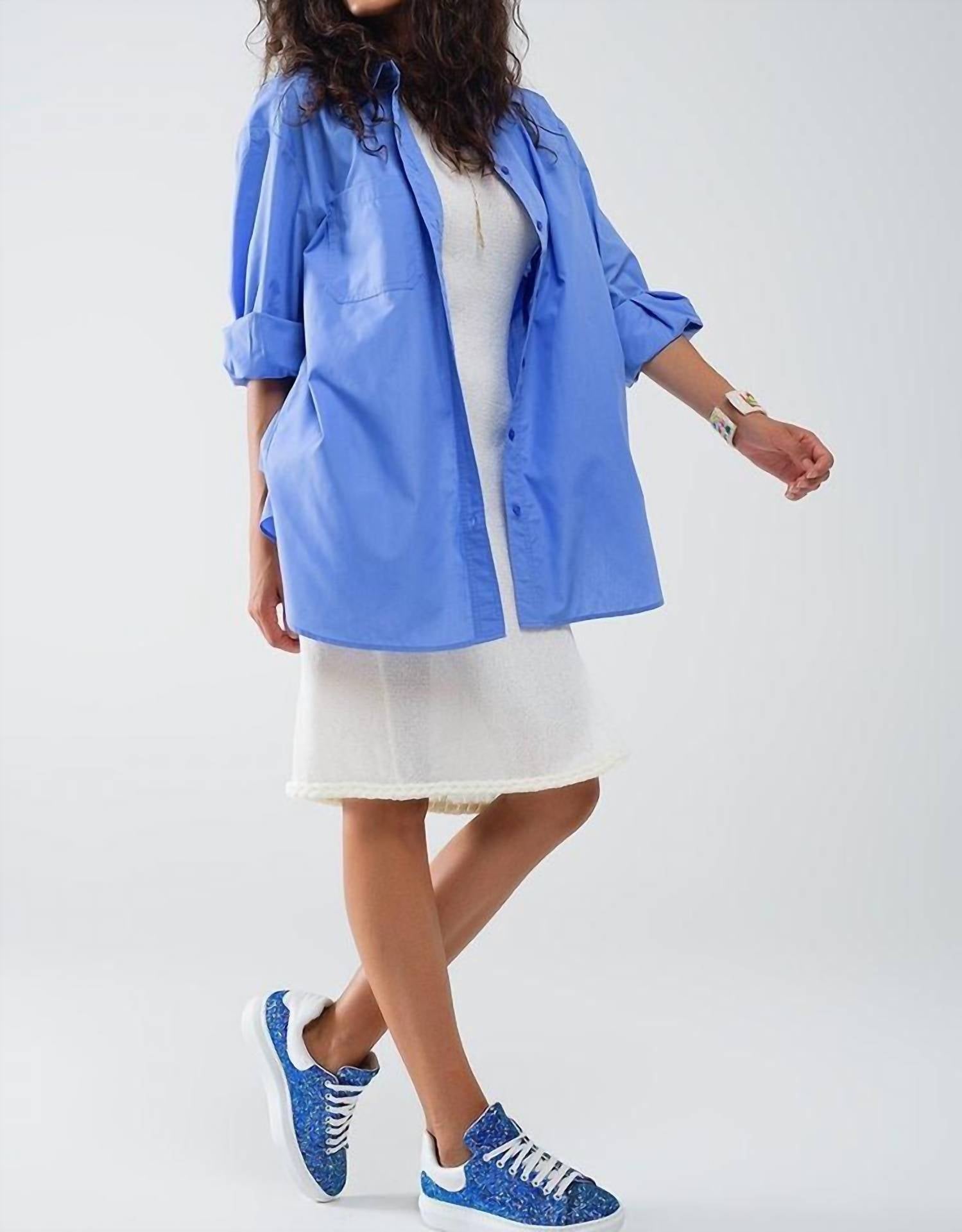 Объемная рубашка в стиле бойфренд с асимметричным низом в синем цвете Q2
Объемная рубашка в стиле бойфренд с асимметричным низом в синем цвете Q2