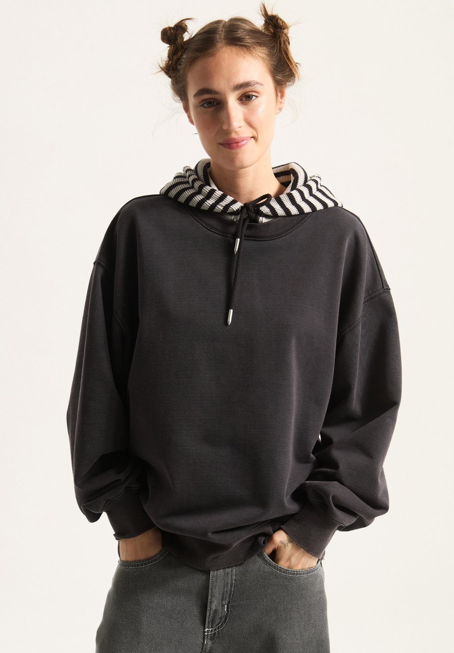 Худи Vans EFFY HOODED, Black
Худи Vans EFFY HOODED, Black
