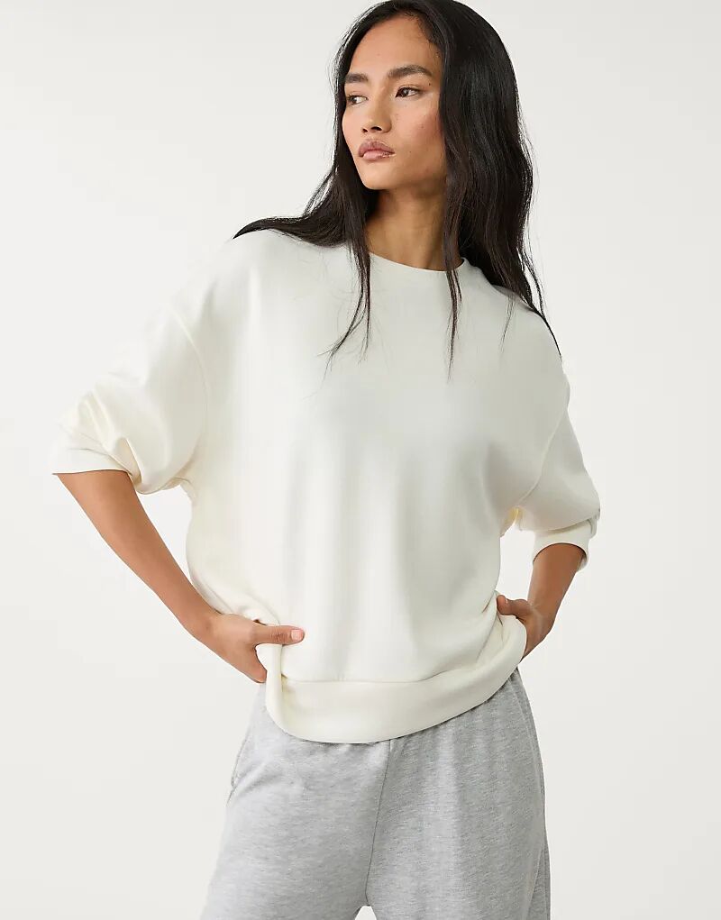 Мягкая на ощупь толстовка Stradivarius цвета ванили
Мягкая на ощупь толстовка Stradivarius цвета ванили