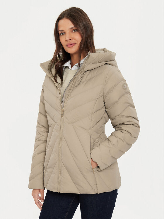Пуховик regular fit Chevron WW0WW42623 Tommy Hilfiger, бежевый
Пуховик regular fit Chevron WW0WW42623 Tommy Hilfiger, бежевый