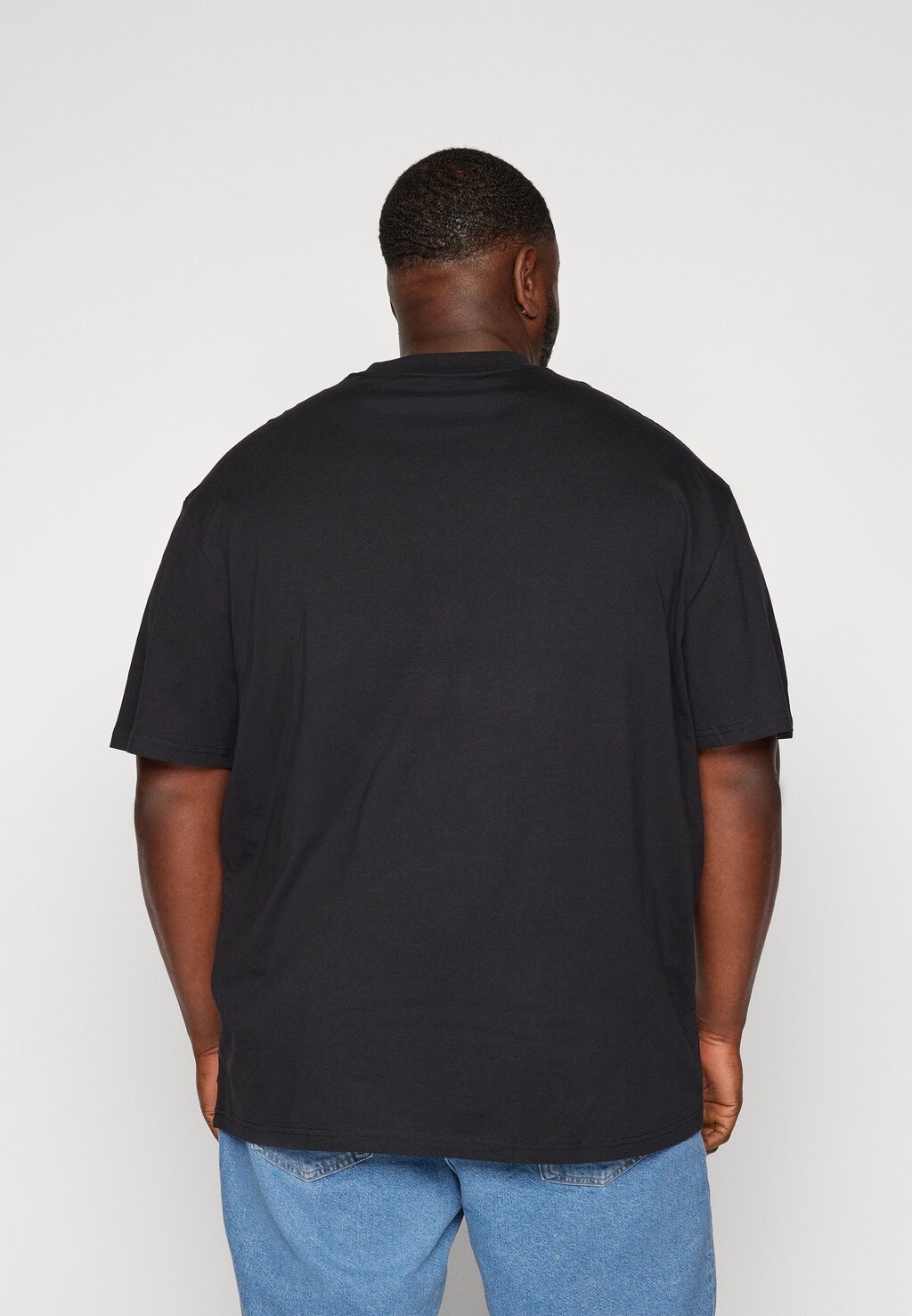 Базовая футболка Unisex YOURTURN, черная
Базовая футболка Unisex YOURTURN, черная