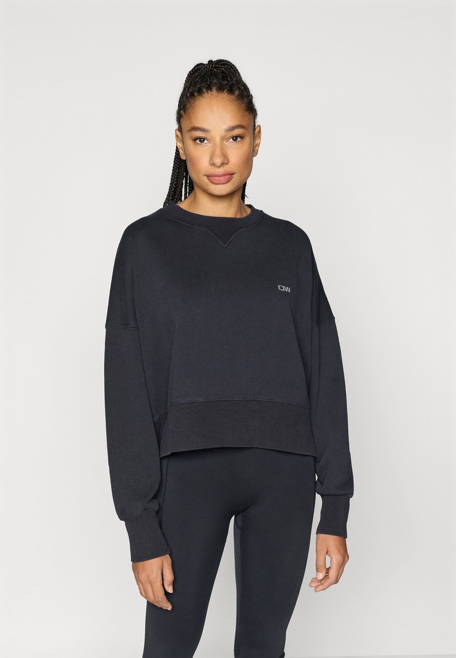 Толстовка ICANIWILL ESSENCE OVERSIZED CREW PRINT, Stonewashed Black/Stone, Черный, Толстовка ICANIWILL ESSENCE OVERSIZED CREW PRINT, Stonewashed Black/Stone
Толстовка ICANIWILL ESSENCE OVERSIZED CREW PRINT, Stonewashed Black/Stone, Черный, Толстовка ICANIWILL ESSENCE OVERSIZED CREW PRINT, Stonewashed Black/Stone