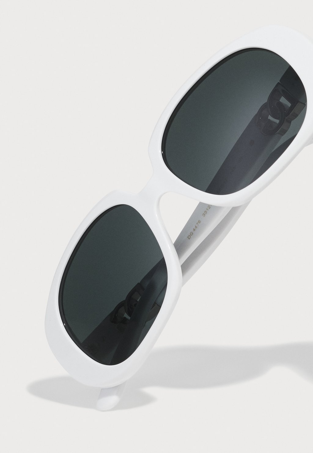 Солнцезащитные очки Dolce&Gabbana, белый
Солнцезащитные очки Dolce&Gabbana, белый