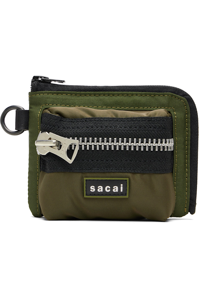 Sacai Карманный подсумок цвета хаки
Sacai Карманный подсумок цвета хаки