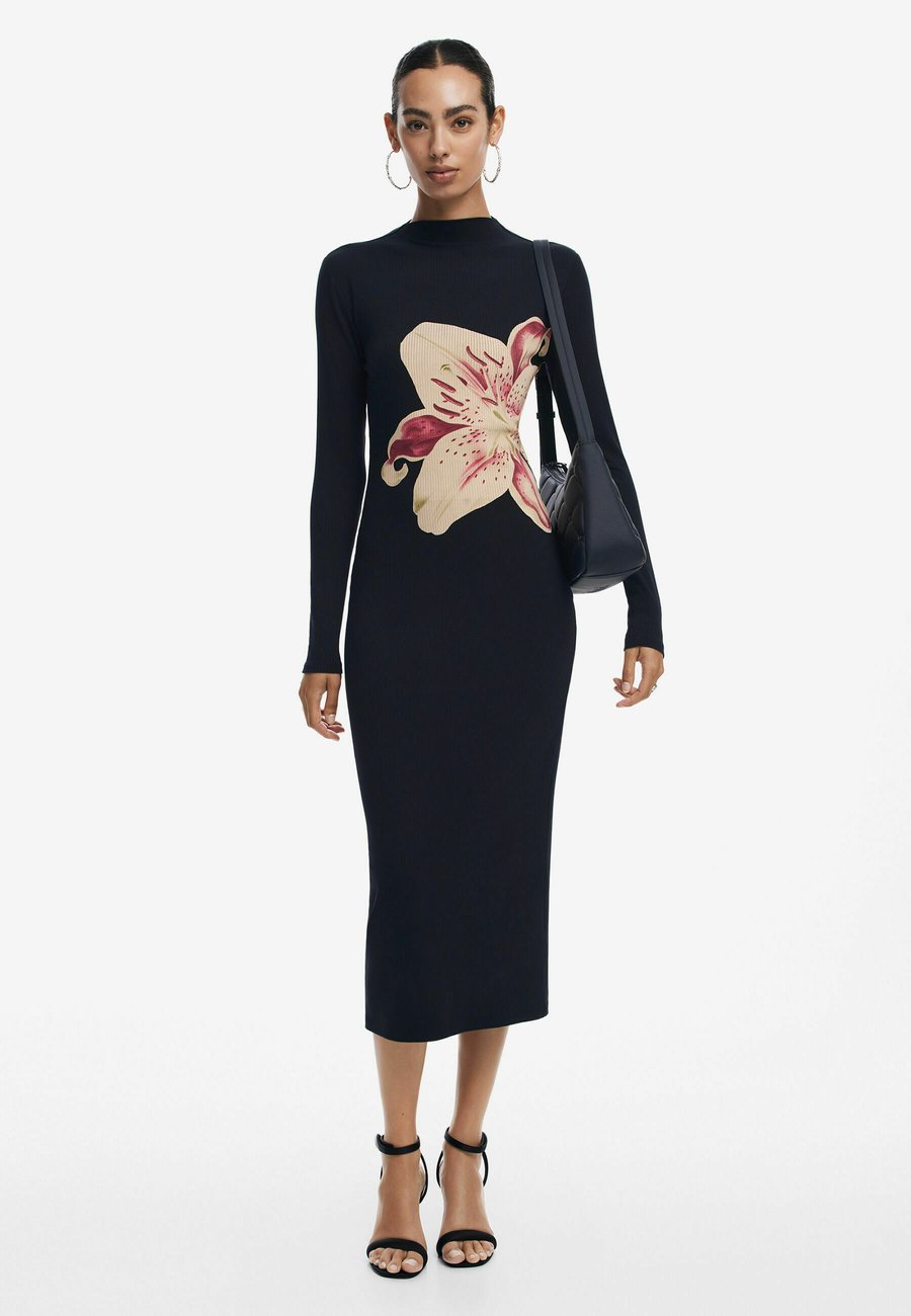 Платье Desigual Jumper dress, Black
Платье Desigual Jumper dress, Black