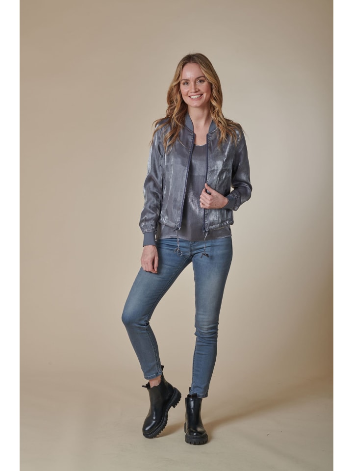 Блейзер ZHRILL, черный
Блейзер ZHRILL, черный