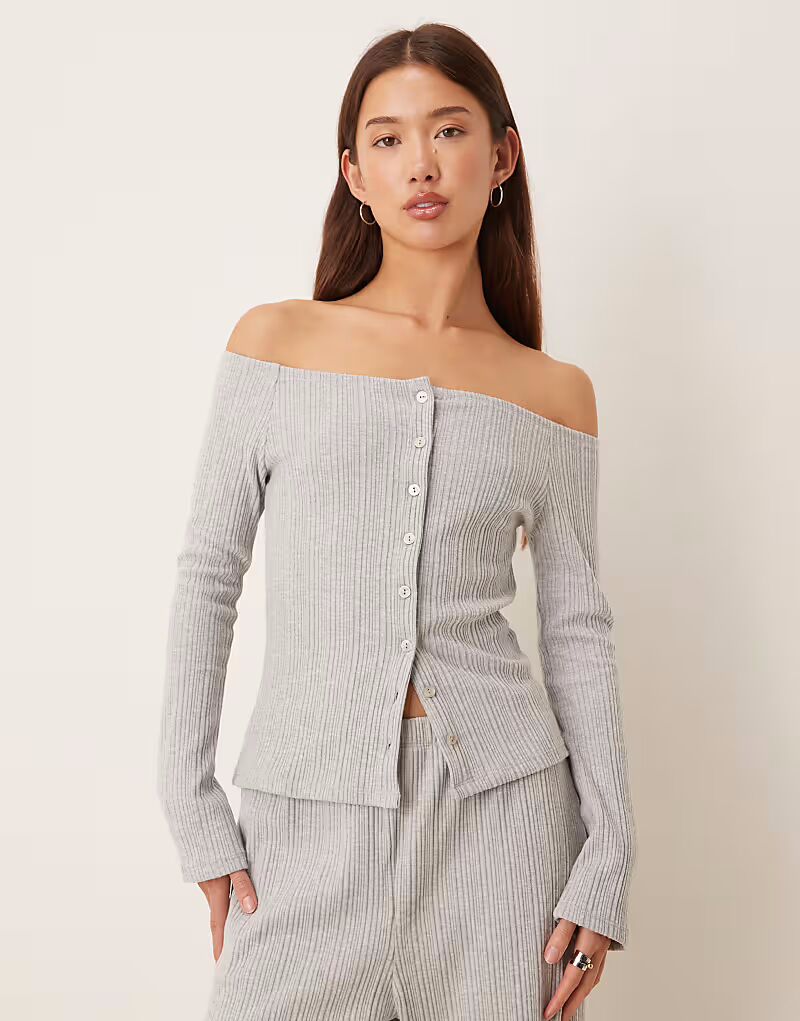 Супермягкий кардиган с бахромой из смешанного трикотажа Asos Design, серый
Супермягкий кардиган с бахромой из смешанного трикотажа Asos Design, серый