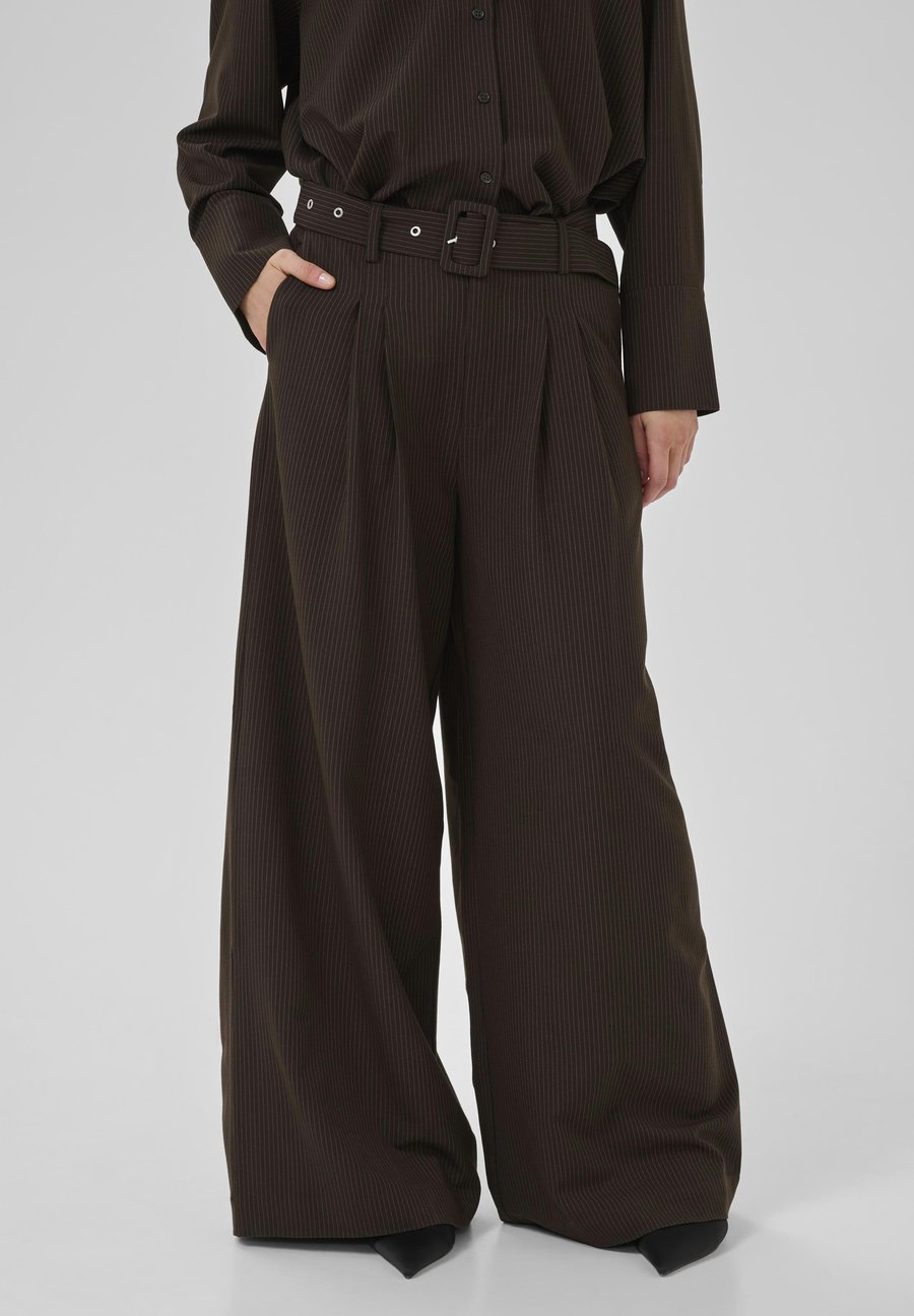 Брюки My Essential Wardrobe VITTAMW WIDE, Espresso W. Stripe/Dark Brown
Брюки My Essential Wardrobe VITTAMW WIDE, Espresso W. Stripe/Dark Brown