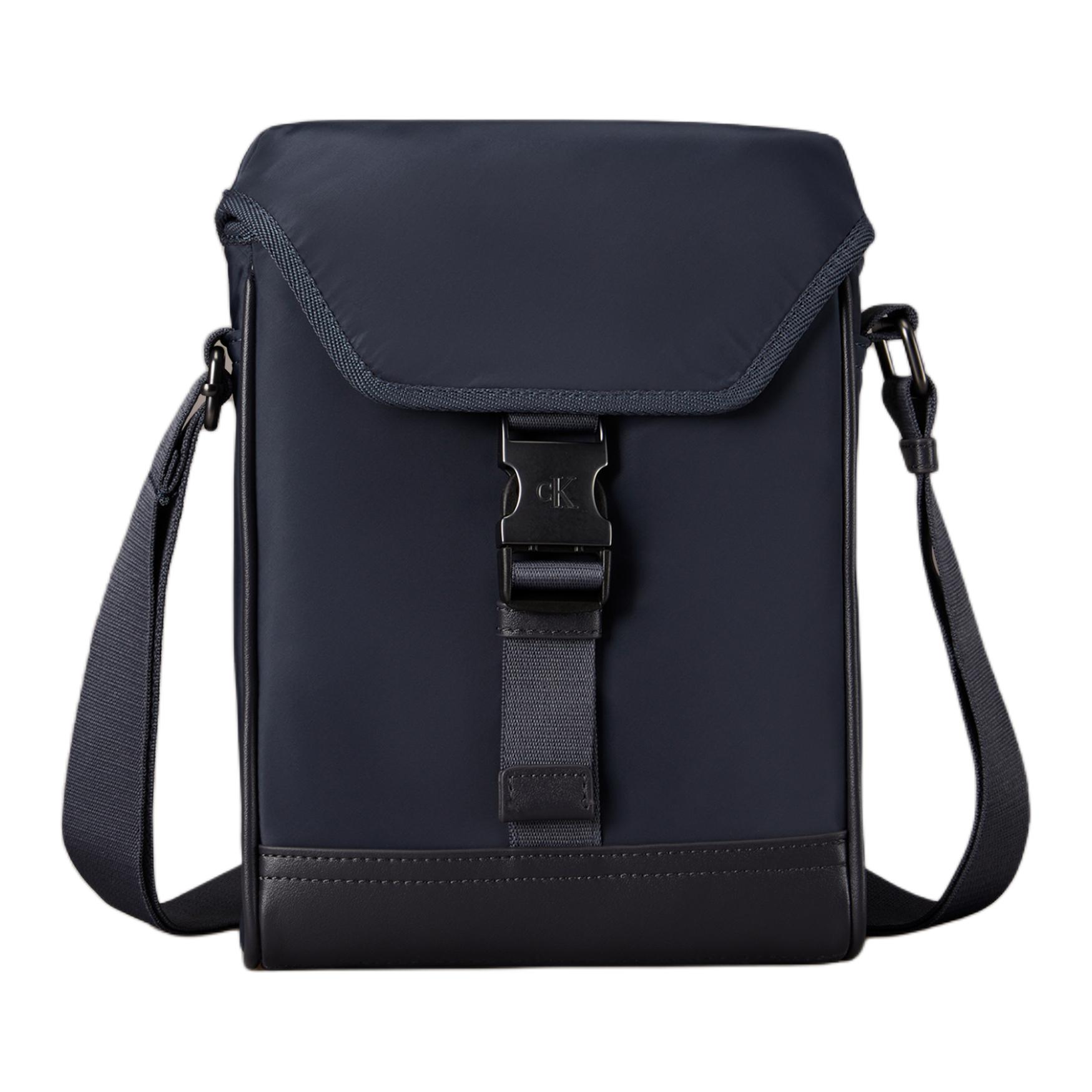 Calvin Klein Переработанный нейлоновый рюкзак мужской темно-синий
Calvin Klein Переработанный нейлоновый рюкзак мужской темно-синий