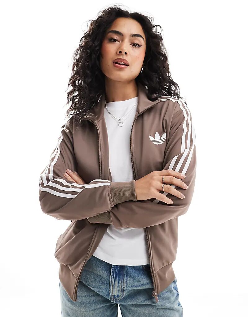 Свободный спортивный топ adidas Originals Firebird коричневого цвета
Свободный спортивный топ adidas Originals Firebird коричневого цвета