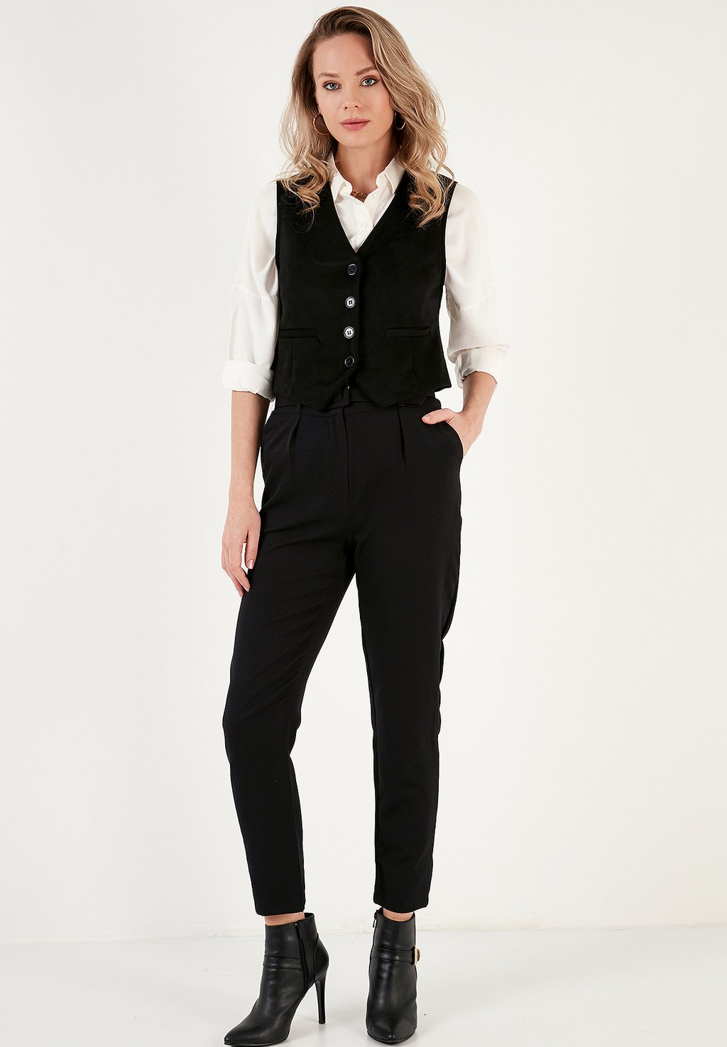 Жилет REGULAR FIT LELA, черный
Жилет REGULAR FIT LELA, черный