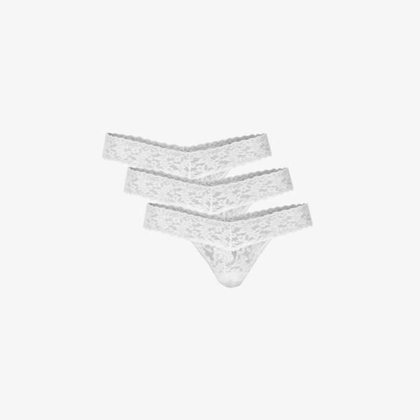 Набор из трех фирменных стрингов из эластичного кружева с низкой посадкой Hanky Panky, белый 
Набор из трех фирменных стрингов из эластичного кружева с низкой посадкой Hanky Panky, белый