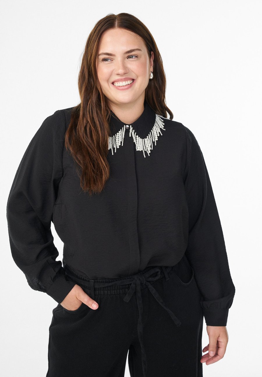 Блуза Zizzi MIT PERLENBESTICKTEM KRAGEN, Black
Блуза Zizzi MIT PERLENBESTICKTEM KRAGEN, Black