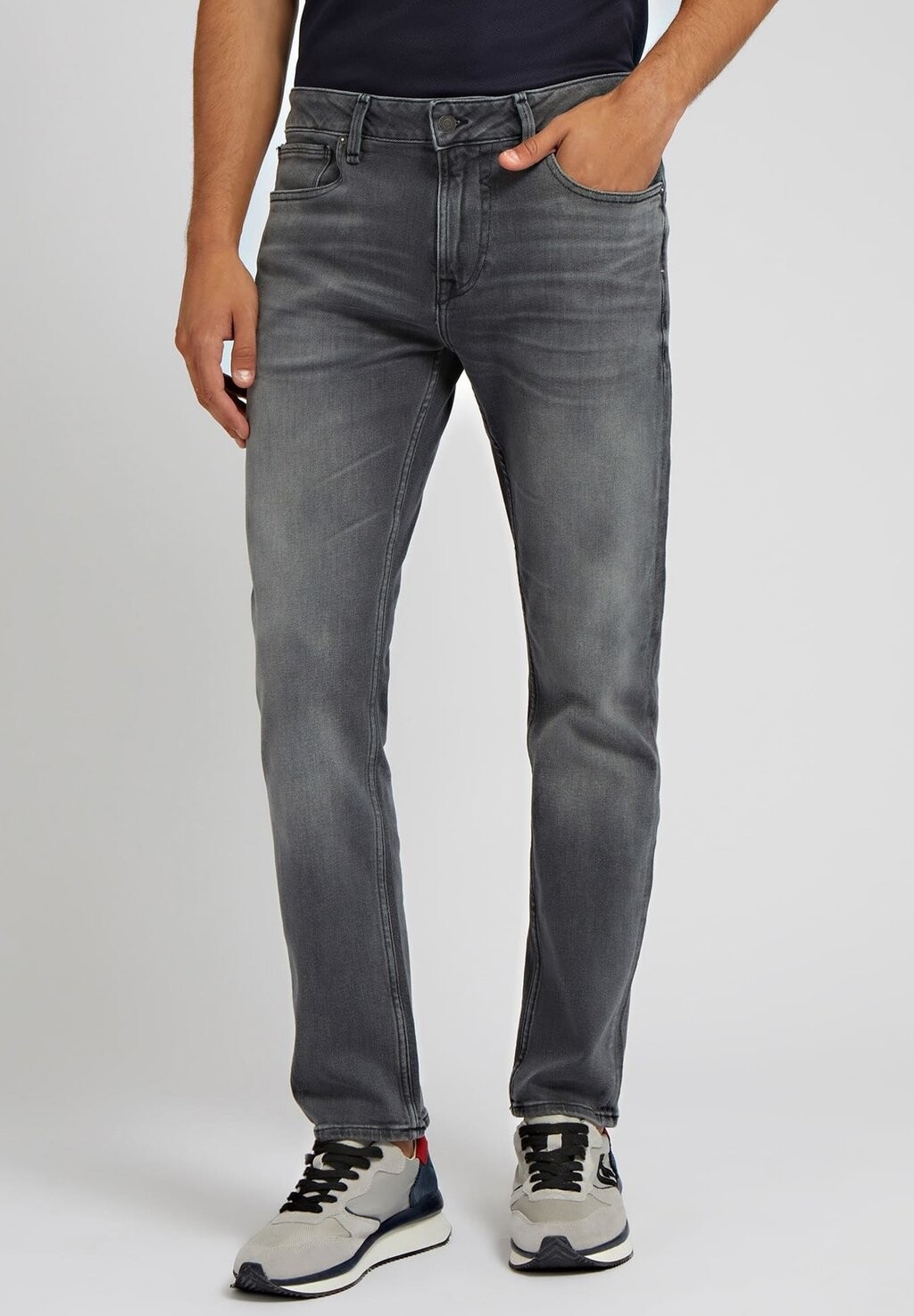 Джинсы-сигареты Guess, серый
Джинсы-сигареты Guess, серый