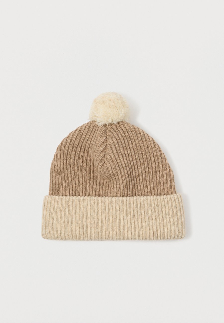 Шапка Houdini TOP HAT UNISEX, Foggy Mountain/Off-White
Шапка Houdini TOP HAT UNISEX, Foggy Mountain/Off-White