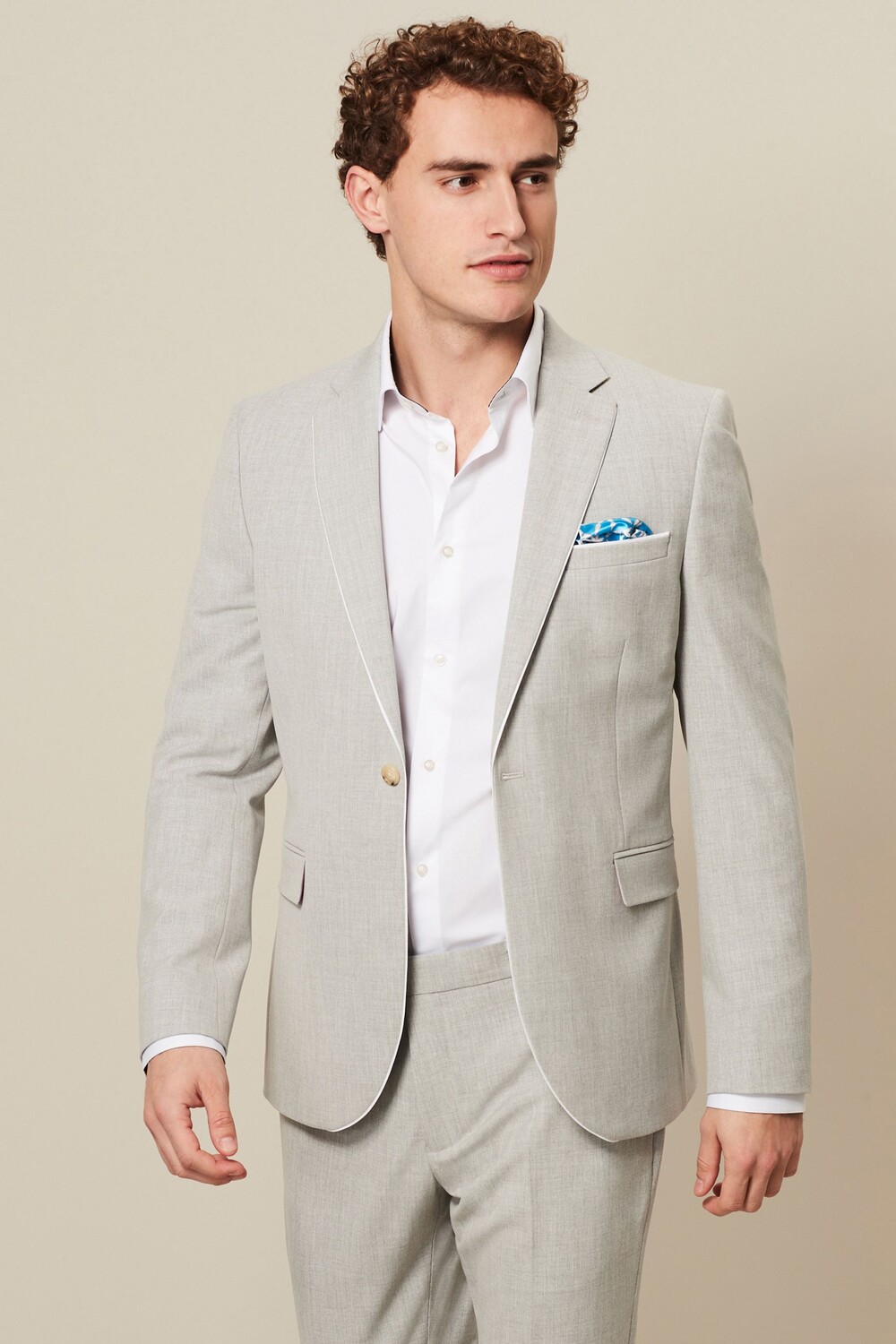 Костюм приталенного кроя с декоративной отделкой: жакет Next, серый
Костюм приталенного кроя с декоративной отделкой: жакет Next, серый