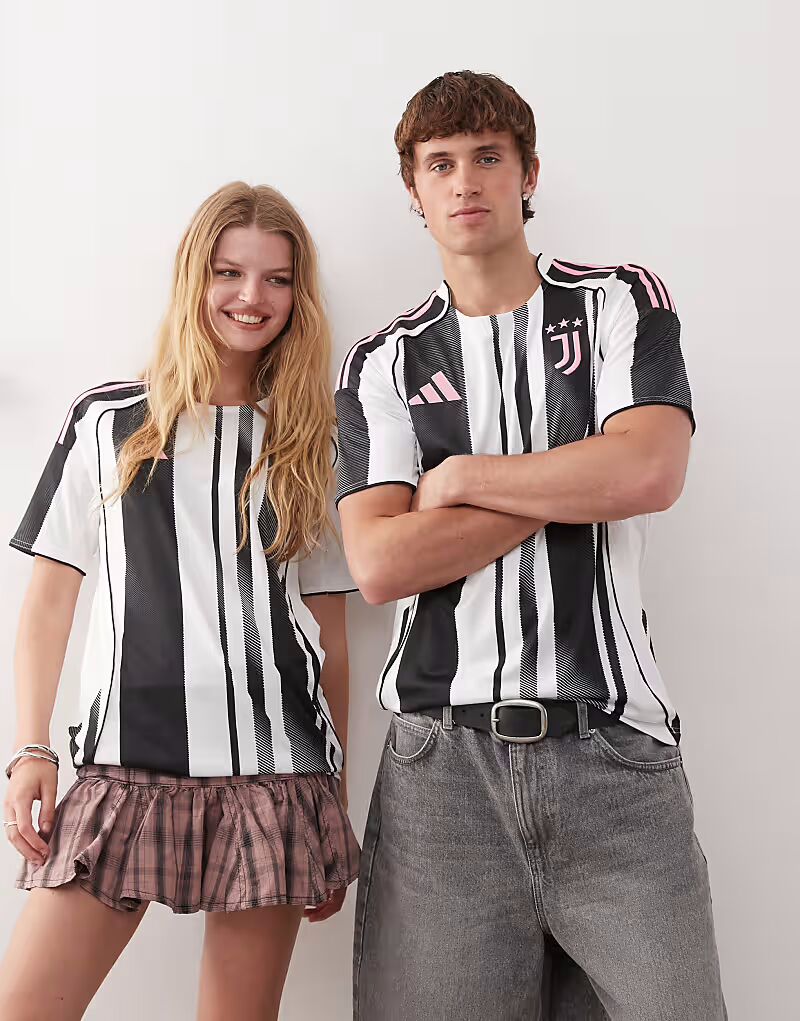 Домашняя футболка Adidas Football Juventus 25/26 в черно-белом цвете
Домашняя футболка Adidas Football Juventus 25/26 в черно-белом цвете