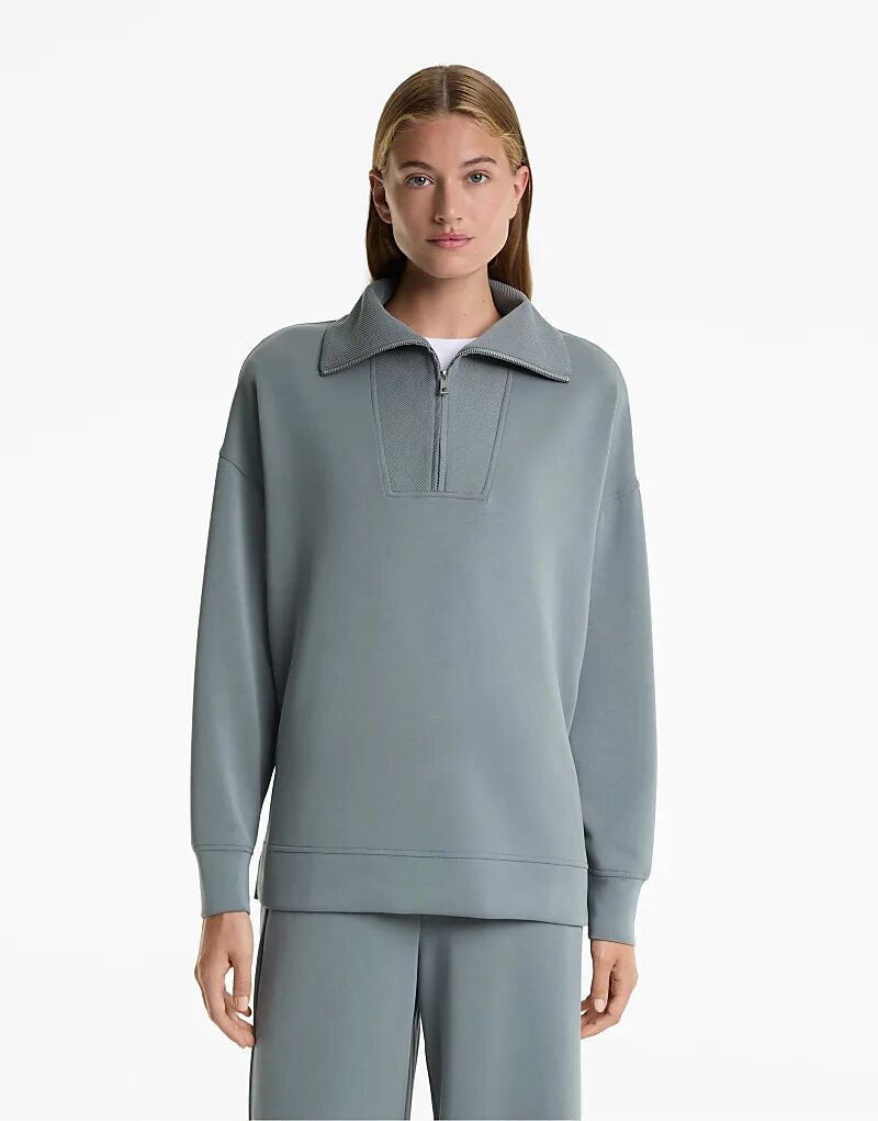 Длинная куртка OYSHO с высоким воротником из мягкого на ощупь модала стального синего цвета
Длинная куртка OYSHO с высоким воротником из мягкого на ощупь модала стального синего цвета