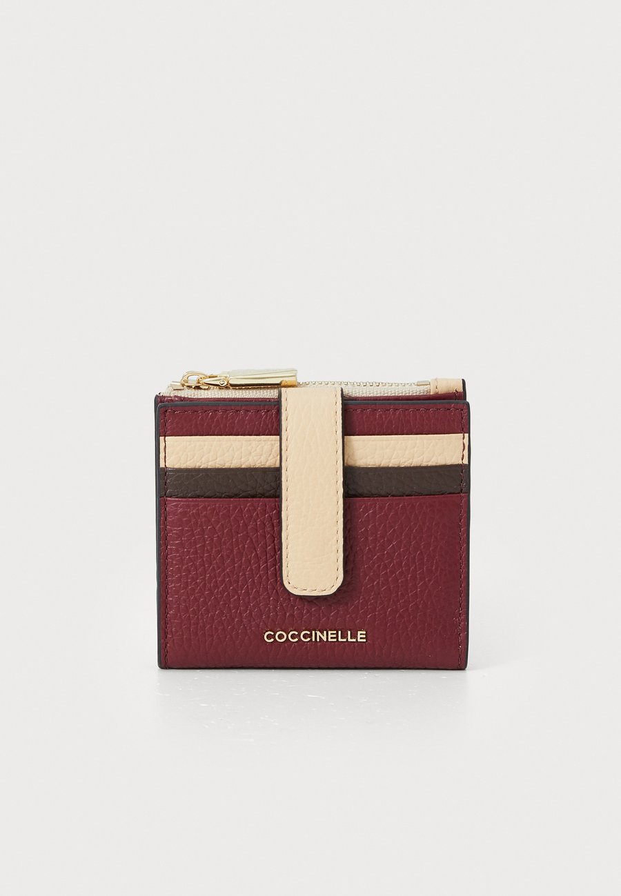 Кошелек Coccinelle Wallet, Ribes/Betu/Brun/Red
Кошелек Coccinelle Wallet, Ribes/Betu/Brun/Red