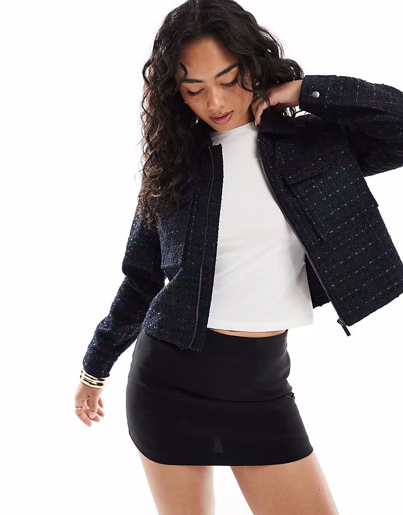 Укороченная куртка ONLY на молнии из ткани букле темно-синего цвета, Синий, Укороченная куртка ONLY на молнии из ткани букле темно-синего цвета
Укороченная куртка ONLY на молнии из ткани букле темно-синего цвета, Синий, Укороченная куртка ONLY на молнии из ткани букле темно-синего цвета