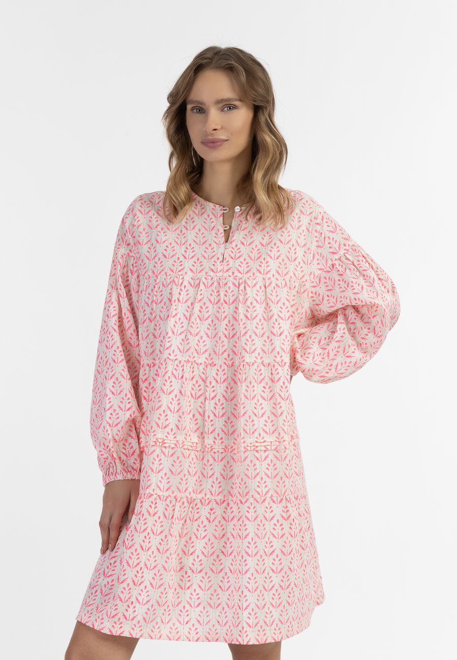 Платье IZIA Day dress, Neon Pink
Платье IZIA Day dress, Neon Pink