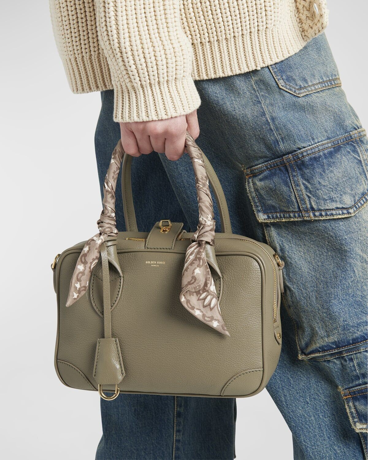 Шарф из шелкового твила Journey с узором пейсли Golden Goose, цвет Taupe
Шарф из шелкового твила Journey с узором пейсли Golden Goose, цвет Taupe