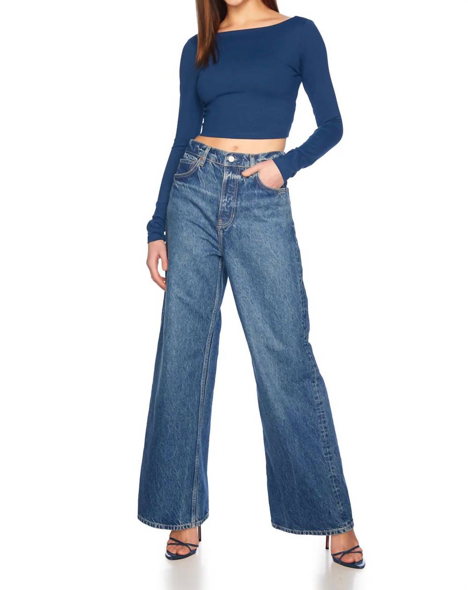 Укороченный топ с вырезом на спине от Stratus Susana Monaco, stratus
Укороченный топ с вырезом на спине от Stratus Susana Monaco, stratus