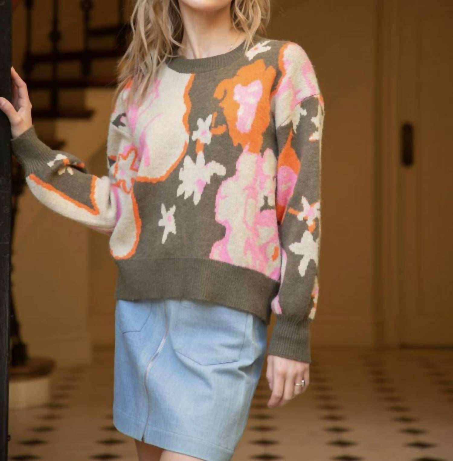 Абстрактный свитер в оливково-розовом цвете voy
Абстрактный свитер в оливково-розовом цвете voy