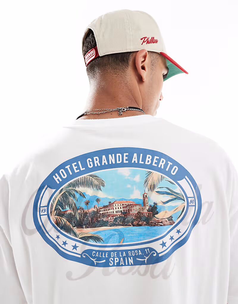 Футболка свободного кроя ASOS DESIGN белого цвета с летним принтом на спине
Футболка свободного кроя ASOS DESIGN белого цвета с летним принтом на спине