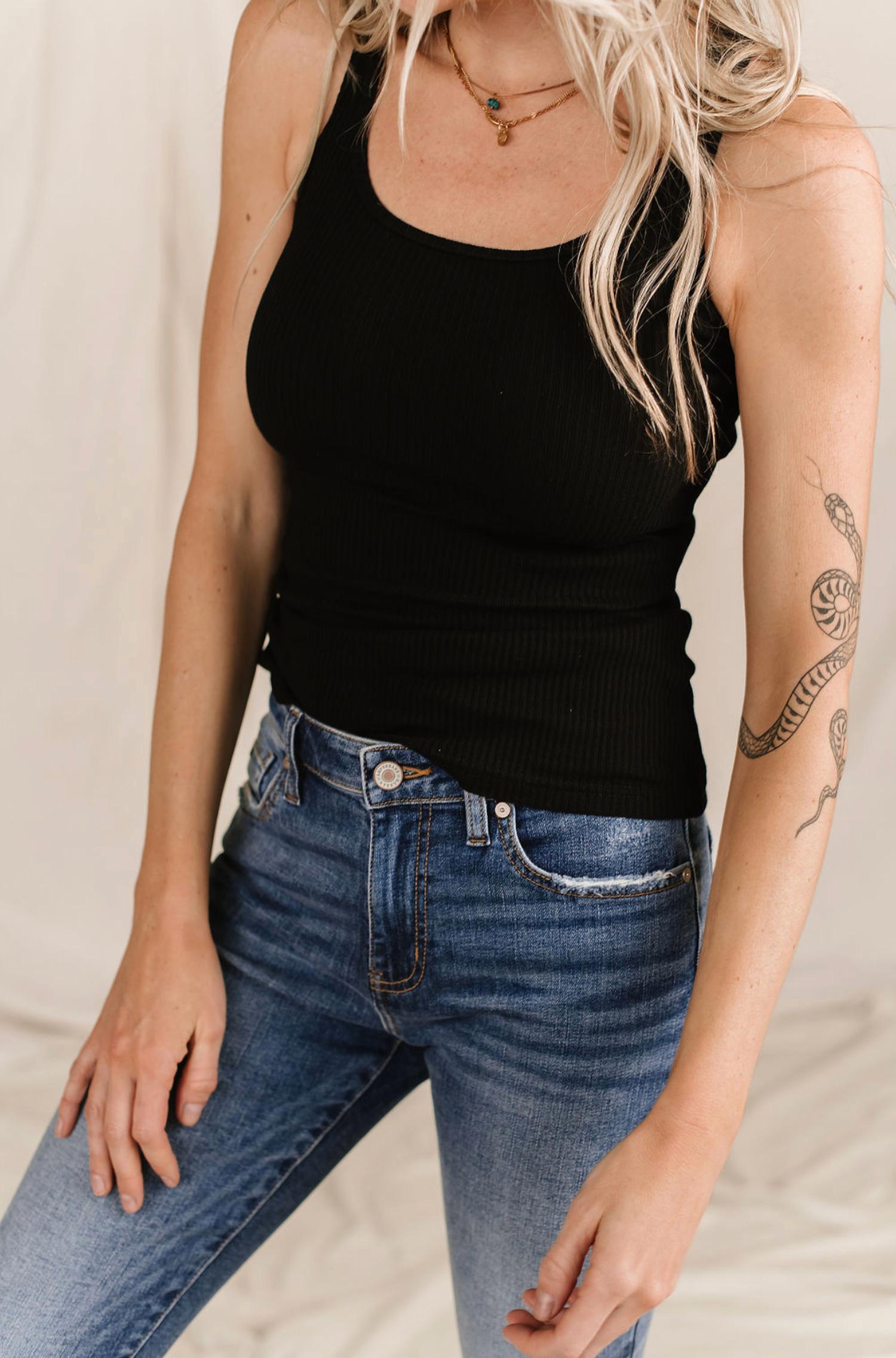 Самая желанная майка черного цвета AMPERSAND AVE
Самая желанная майка черного цвета AMPERSAND AVE