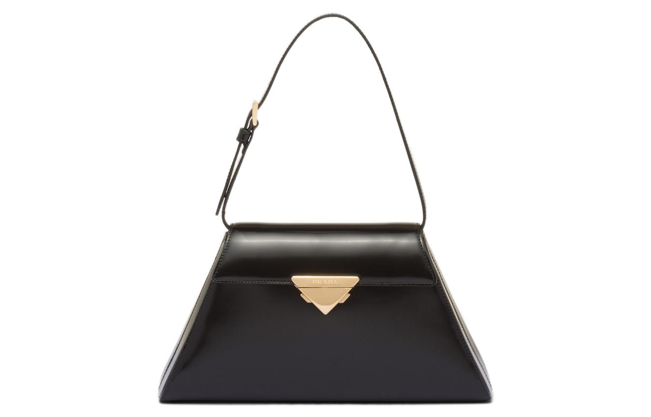 Маленькая черная кожаная сумка PRADA на одно плечо
Маленькая черная кожаная сумка PRADA на одно плечо