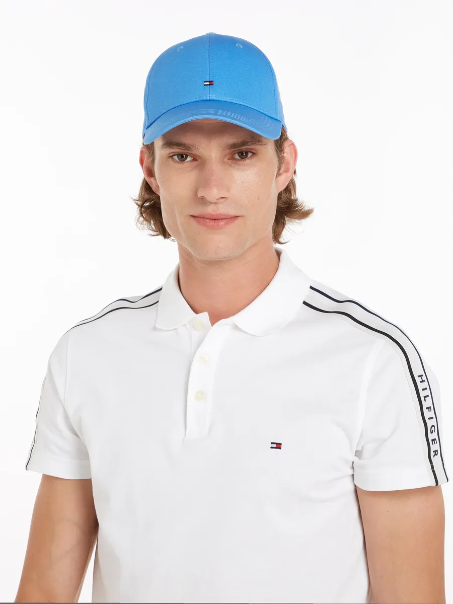 Бейсбольная кепка Tommy Hilfiger "TH FLAG COTTON 6 PANEL CAP" с тонким флажком над козырьком, цвет Blue Spell
Бейсбольная кепка Tommy Hilfiger "TH FLAG COTTON 6 PANEL CAP" с тонким флажком над козырьком, цвет Blue Spell