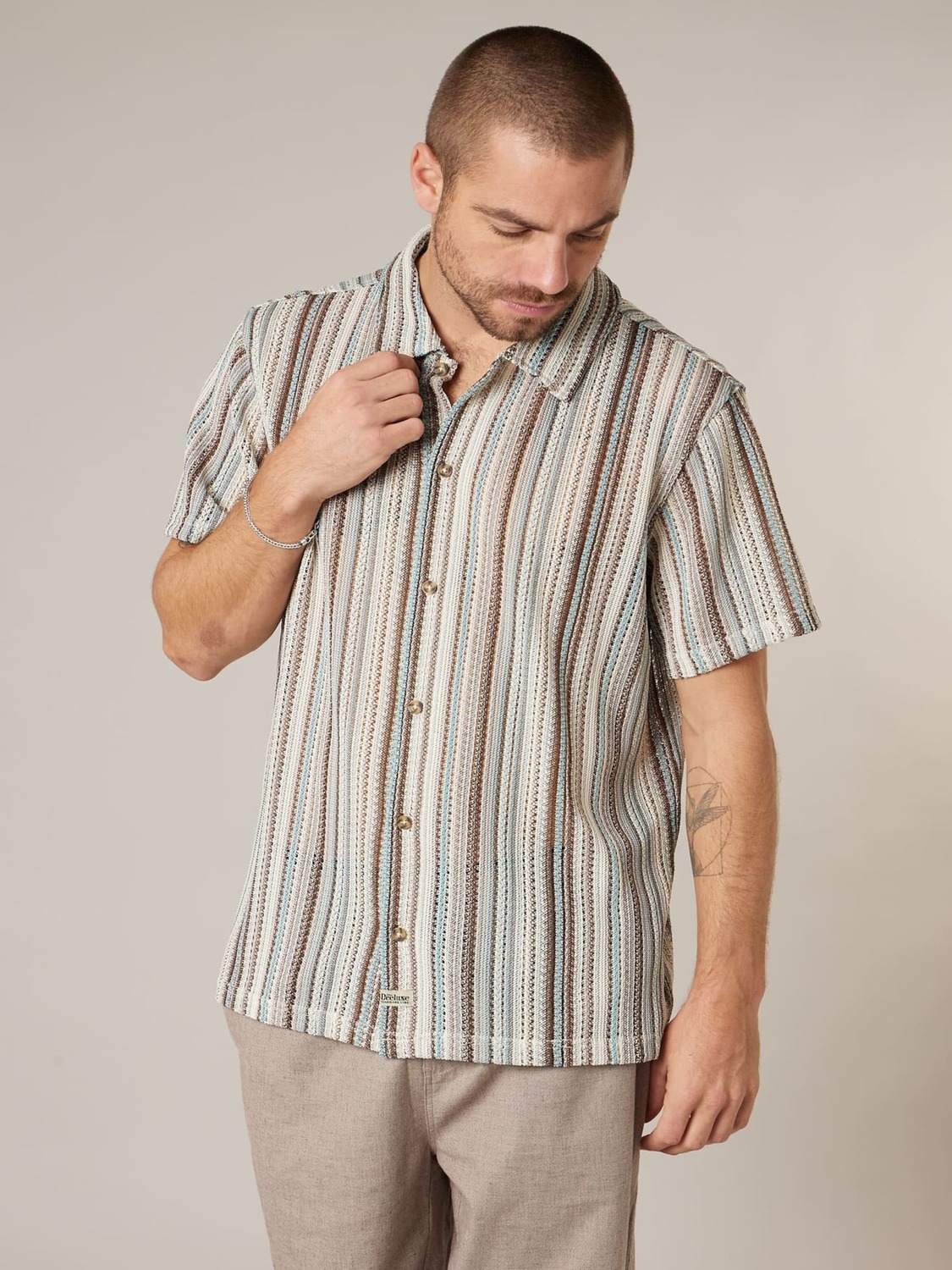 Deeluxe Рубашка на пуговицах 'Luther' пастельно-голубого цвета Regular fit
Deeluxe Рубашка на пуговицах 'Luther' пастельно-голубого цвета Regular fit