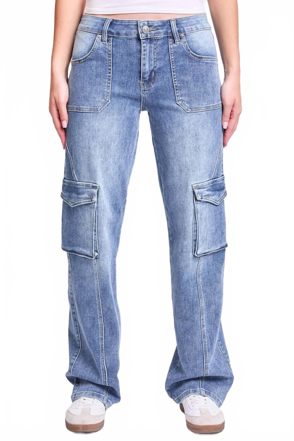 Джинсы-клеш прямого кроя Junior High Rise, средний оттенок YMI, medium wash
Джинсы-клеш прямого кроя Junior High Rise, средний оттенок YMI, medium wash