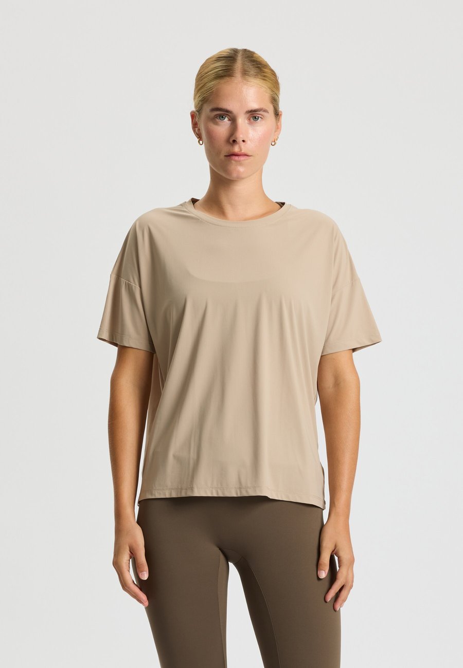 Футболка rethinkit studios LOOSE, Mocha/Beige
Футболка rethinkit studios LOOSE, Mocha/Beige