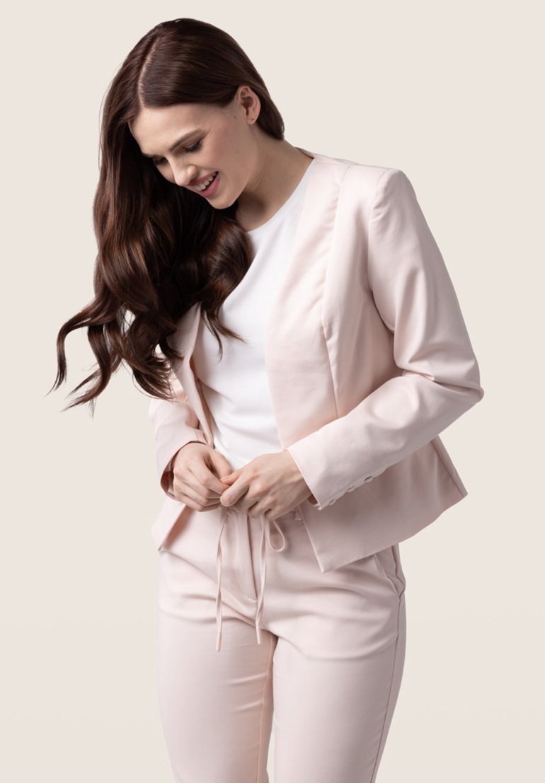 Блейзер EMY QUIOSQUE, светло-розовый
Блейзер EMY QUIOSQUE, светло-розовый