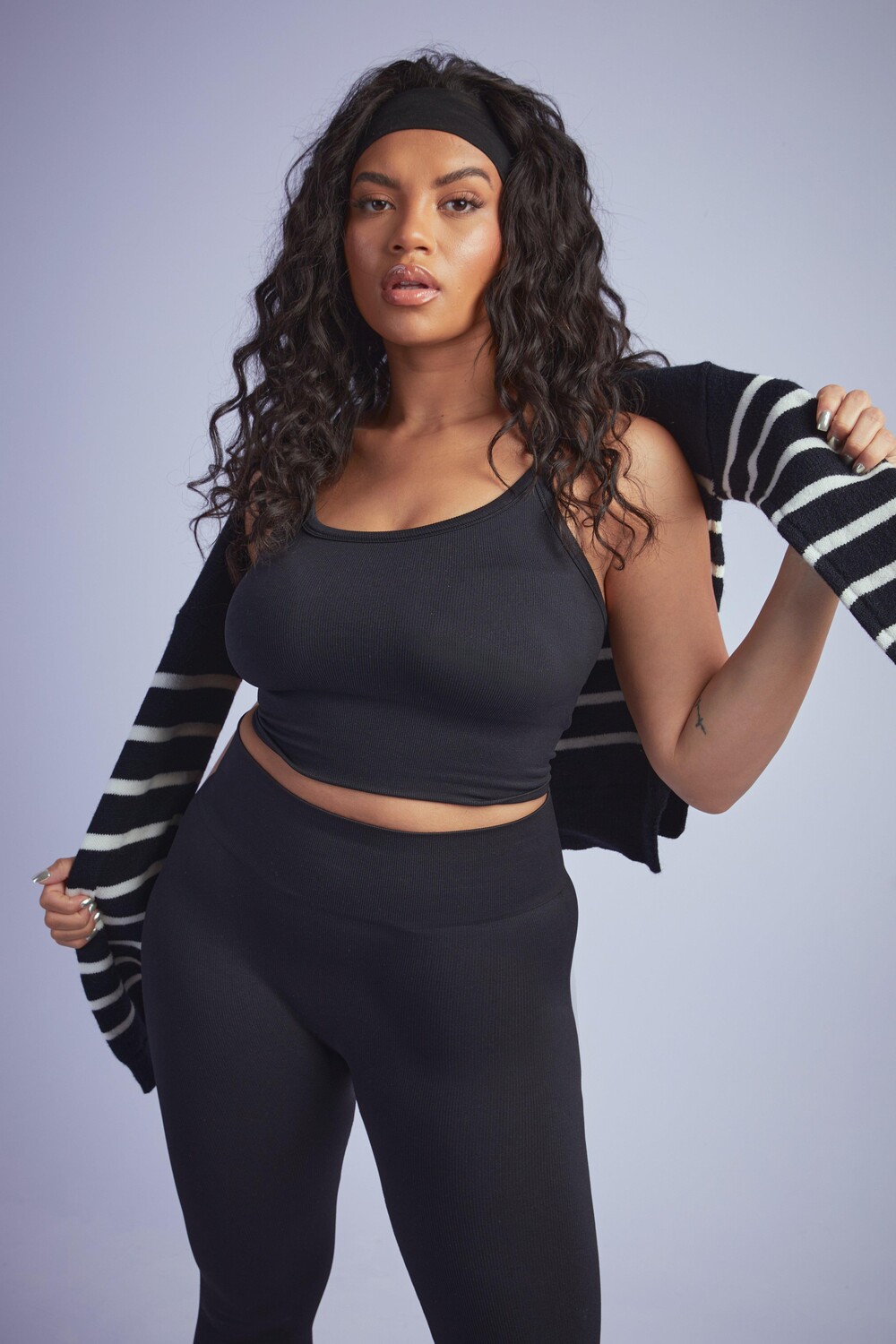 Длинный спортивный бесшовный бюстгальтер Plus в рубчик boohoo, черный
Длинный спортивный бесшовный бюстгальтер Plus в рубчик boohoo, черный