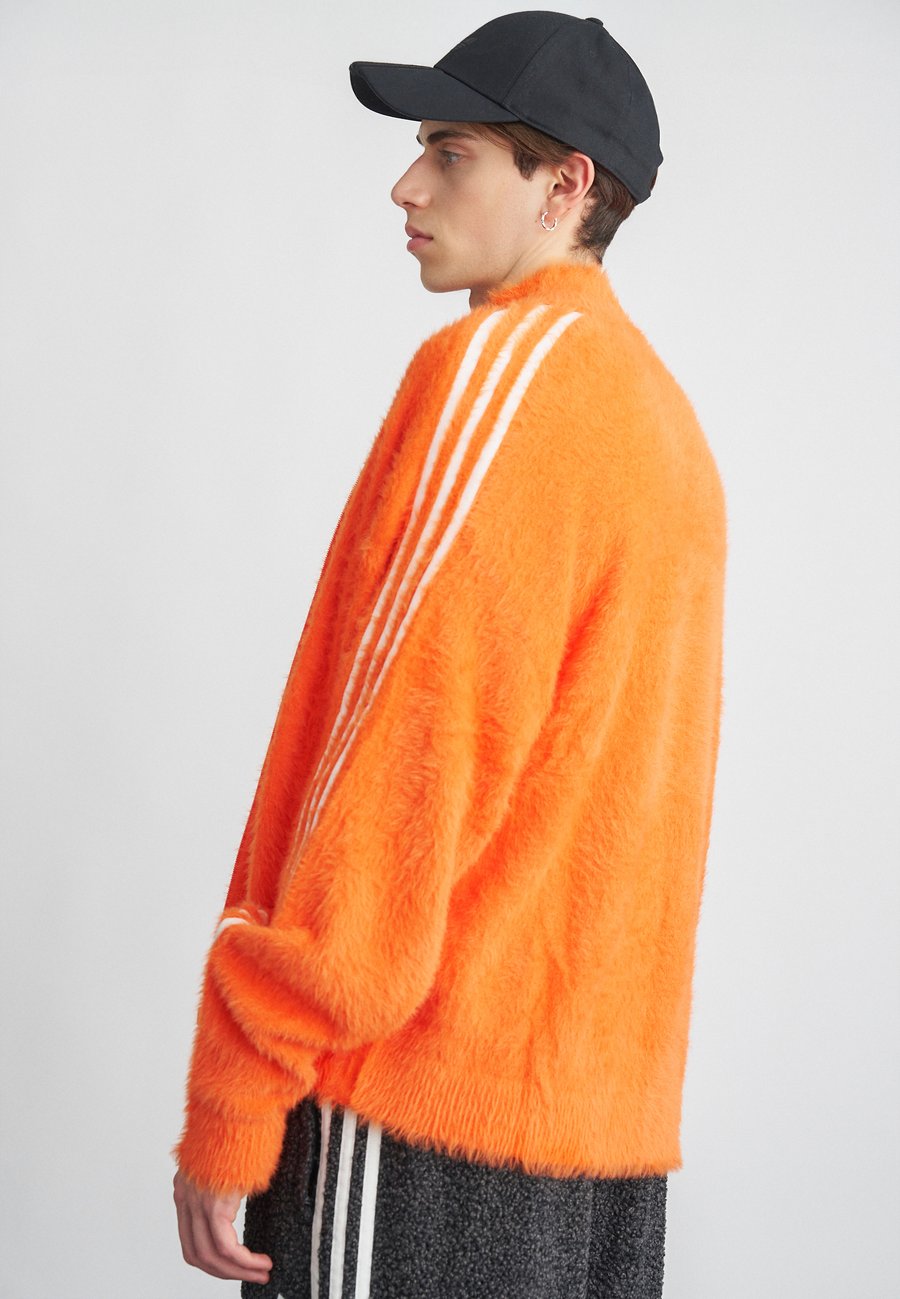 Куртка Adidas Originals CLASSIC, Semi Impact Orange/Off-White/Orange
Куртка Adidas Originals CLASSIC, Semi Impact Orange/Off-White/Orange