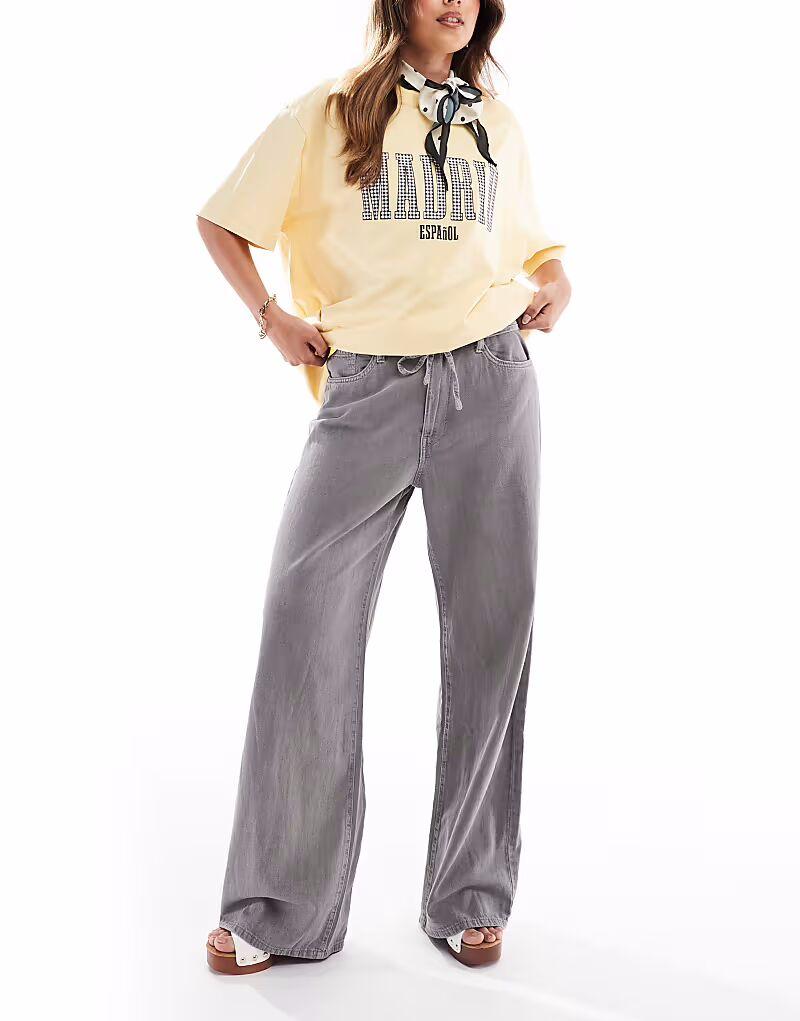 Джинсы Pull&Bear с широкими штанинами и завязками на талии серого цвета
Джинсы Pull&Bear с широкими штанинами и завязками на талии серого цвета