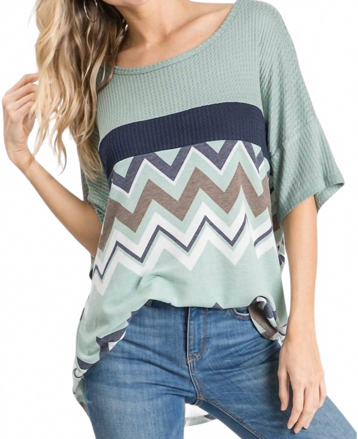 Топ с вафельной вязкой и узором "шеврон" в цвете шалфей 7th Ray, Sage
Топ с вафельной вязкой и узором "шеврон" в цвете шалфей 7th Ray, Sage