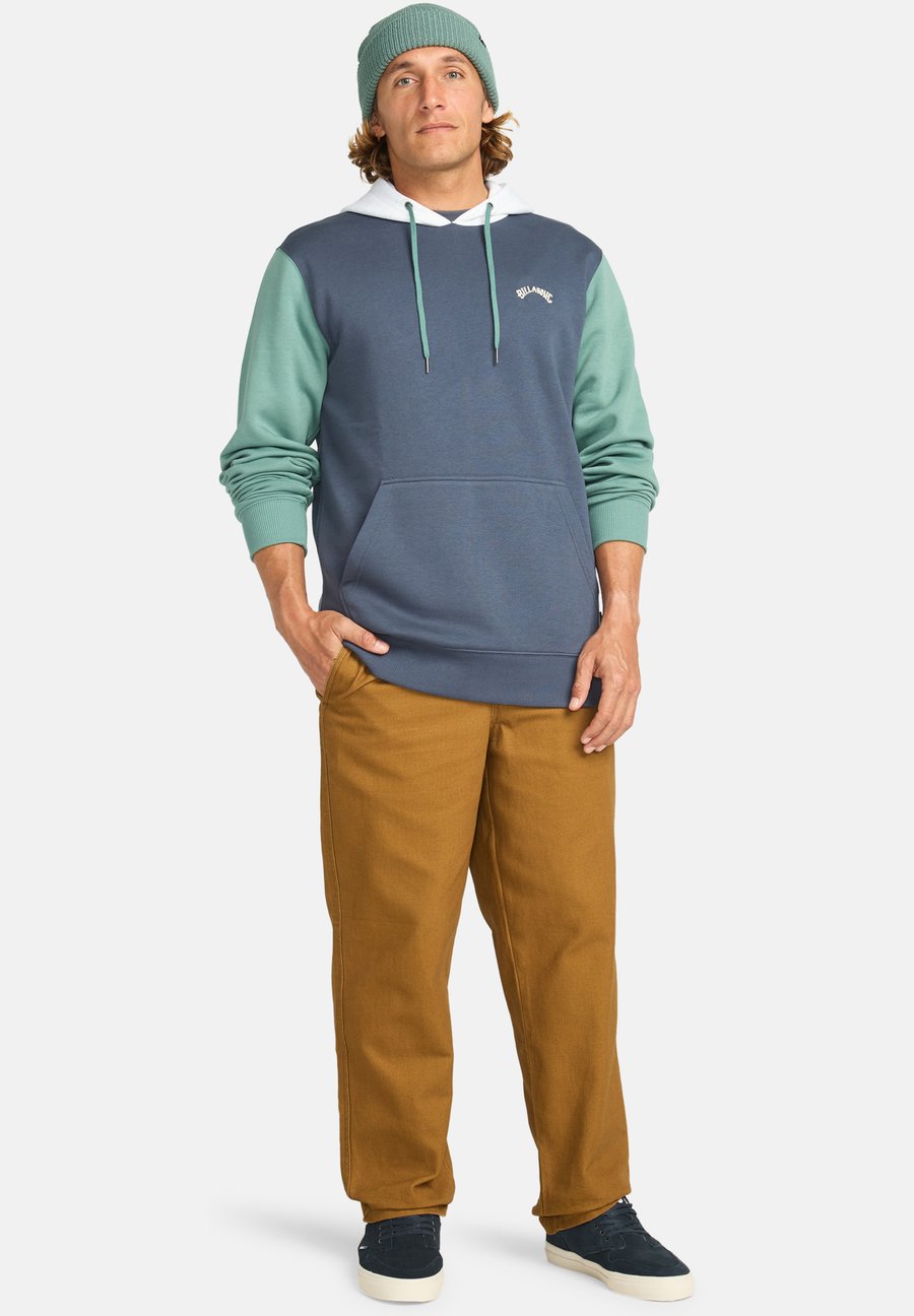 Худи Billabong ARCH BLOCK PO, Ombre Blue/Blue
Худи Billabong ARCH BLOCK PO, Ombre Blue/Blue