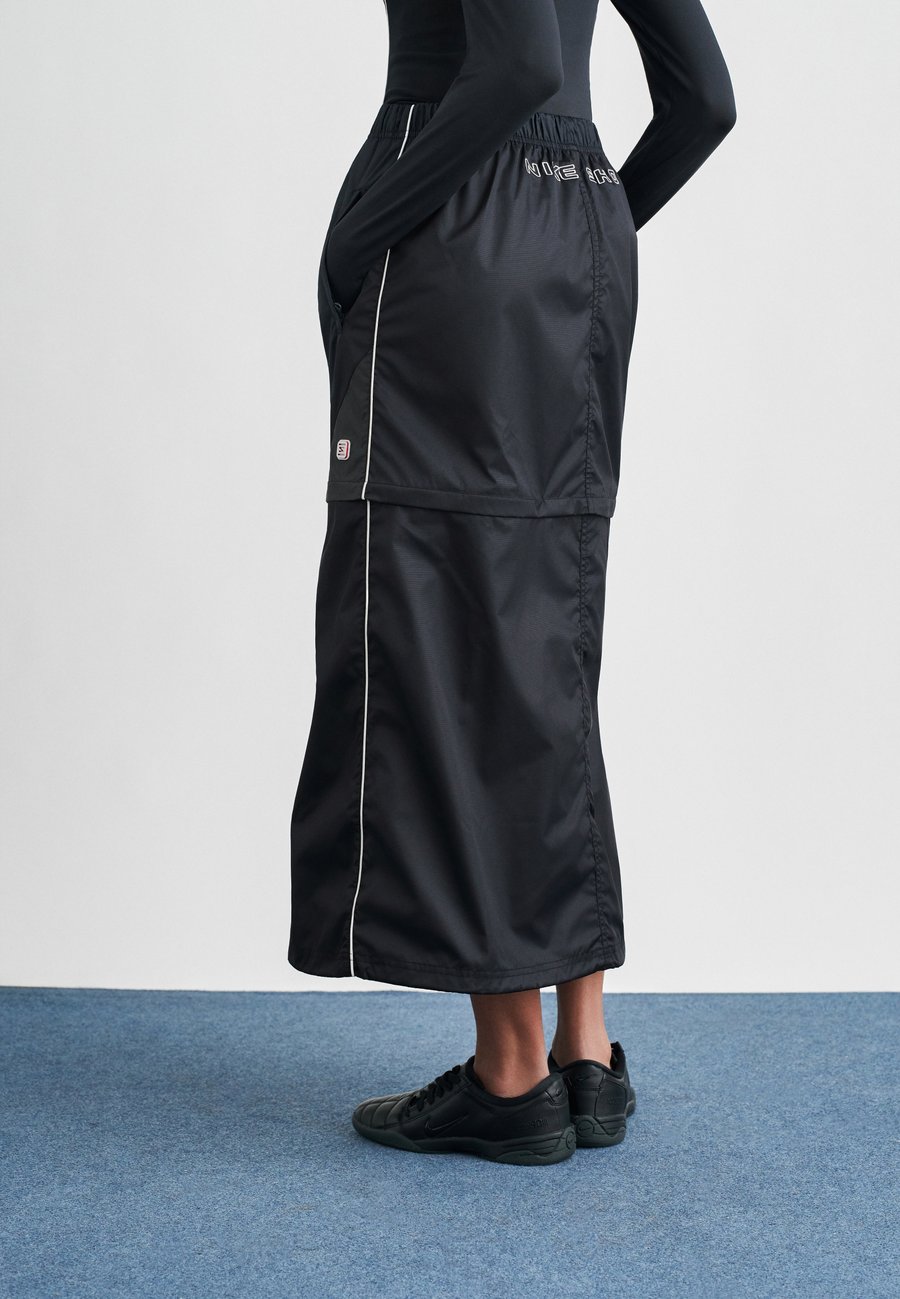 Юбка Nike Sportswear ZIP OFF SKIRT SHOX, Black/Anthracite/Black/Black
Юбка Nike Sportswear ZIP OFF SKIRT SHOX, Black/Anthracite/Black/Black