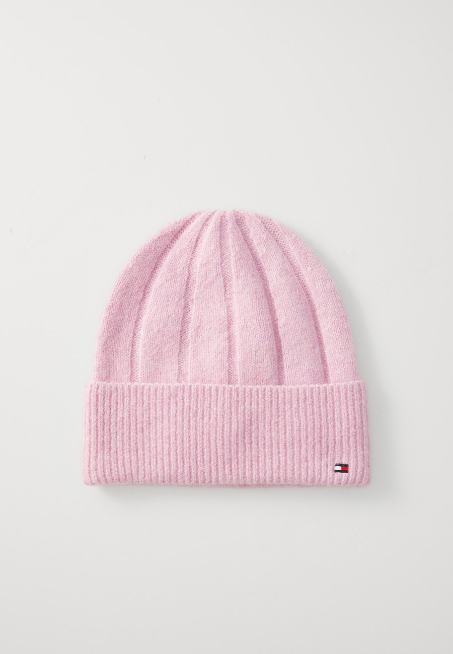 Шапка Tommy Hilfiger FLAG FLUFFY , Mystic Orchid/Lilac
Шапка Tommy Hilfiger FLAG FLUFFY , Mystic Orchid/Lilac