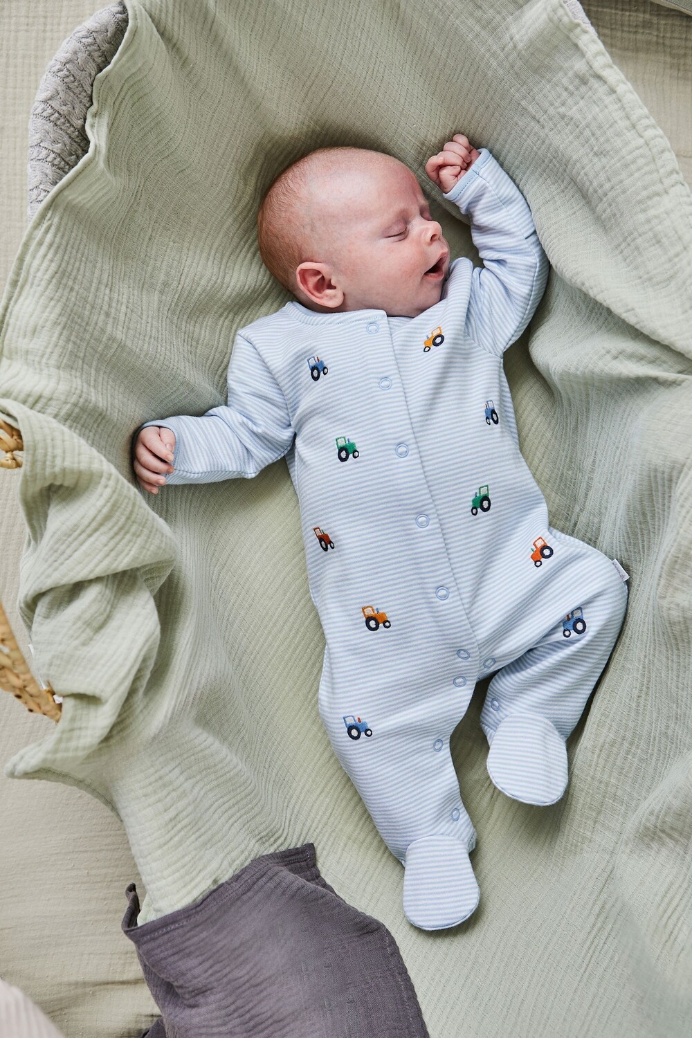 Комбинезон JoJo Maman Bébé с вышитым тракторным мотивом Jojo Maman Bébé, синий
Комбинезон JoJo Maman Bébé с вышитым тракторным мотивом Jojo Maman Bébé, синий