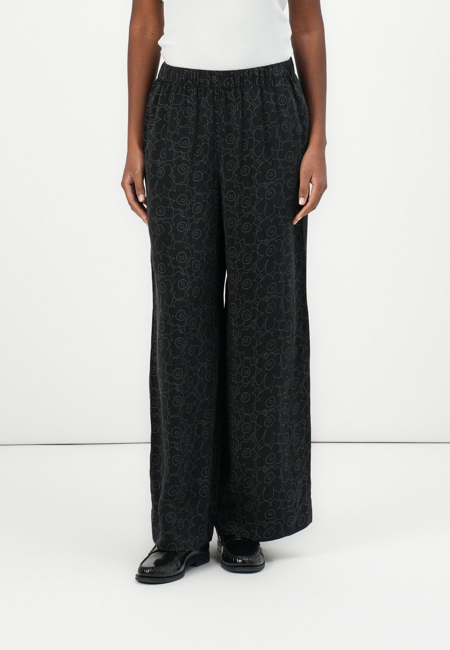 Брюки Marimekko OANET PIIRTO UNIKKO, Black/Dark Grey/Black
Брюки Marimekko OANET PIIRTO UNIKKO, Black/Dark Grey/Black