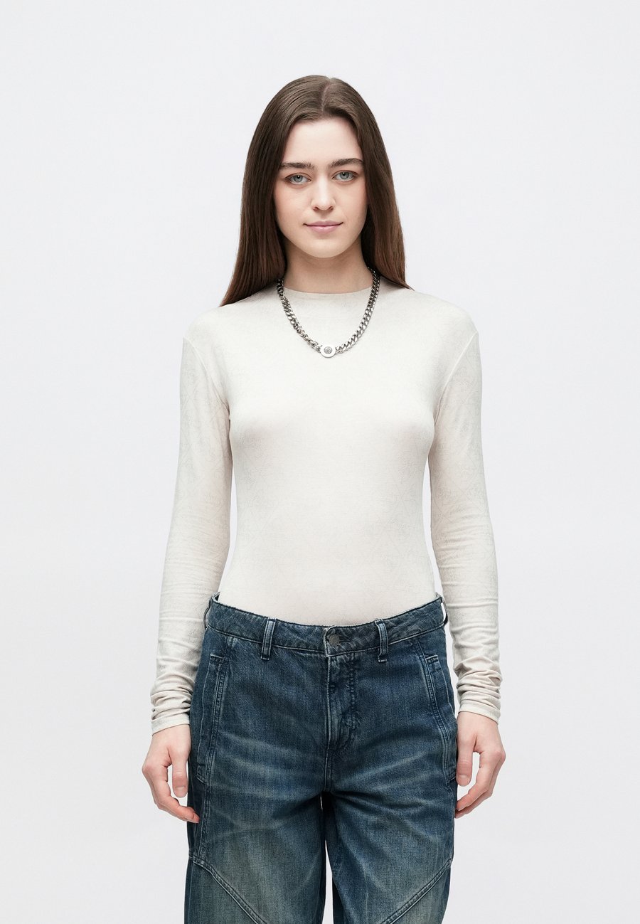 Топ Guess TEODORA LOGO, Light Oak/Off-White
Топ Guess TEODORA LOGO, Light Oak/Off-White