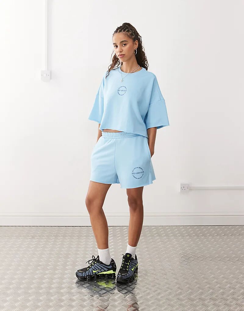 Короткий свитер Noisy May в светло-голубом цвете
Короткий свитер Noisy May в светло-голубом цвете