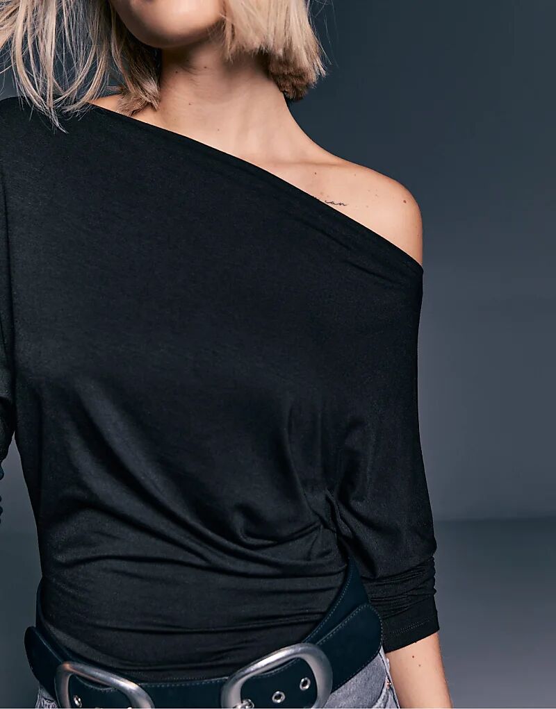 Футболка Stradivarius Asymmetric из модала черного цвета
Футболка Stradivarius Asymmetric из модала черного цвета